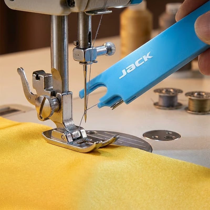 🧵 Outil de couture – Enfile-aiguille universel 🪡🧶
