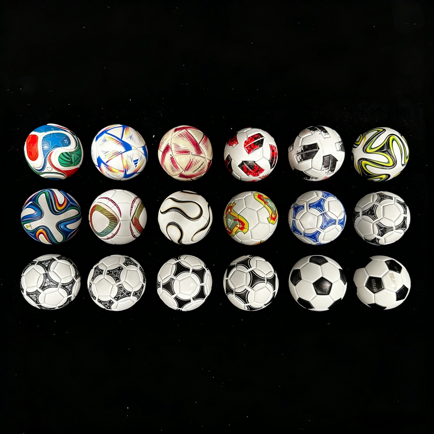 🎁50 % de réduction🔥😱🏆 56 ans de gloire : lot de mini-ballons de foot fabriqués à la main ! (1970–2026)⚽️