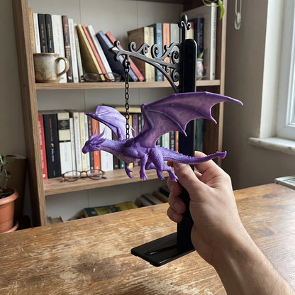 🐉 DragonGlow : serre-livres suspendu en forme de dragon violet avec petite lampe – Laissez un dragon lumineux veiller sur vos histoires préférées 📚🌠
