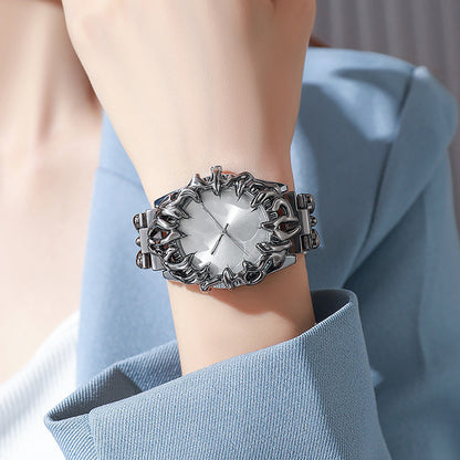 ⌚ OFFRE À DURÉE LIMITÉE : 50 % DE RÉDUCTION ! ✨ Montre en quartz pour homme en forme de griffe – Cadran rouge, bracelet sculptural, style audacieux 🔥